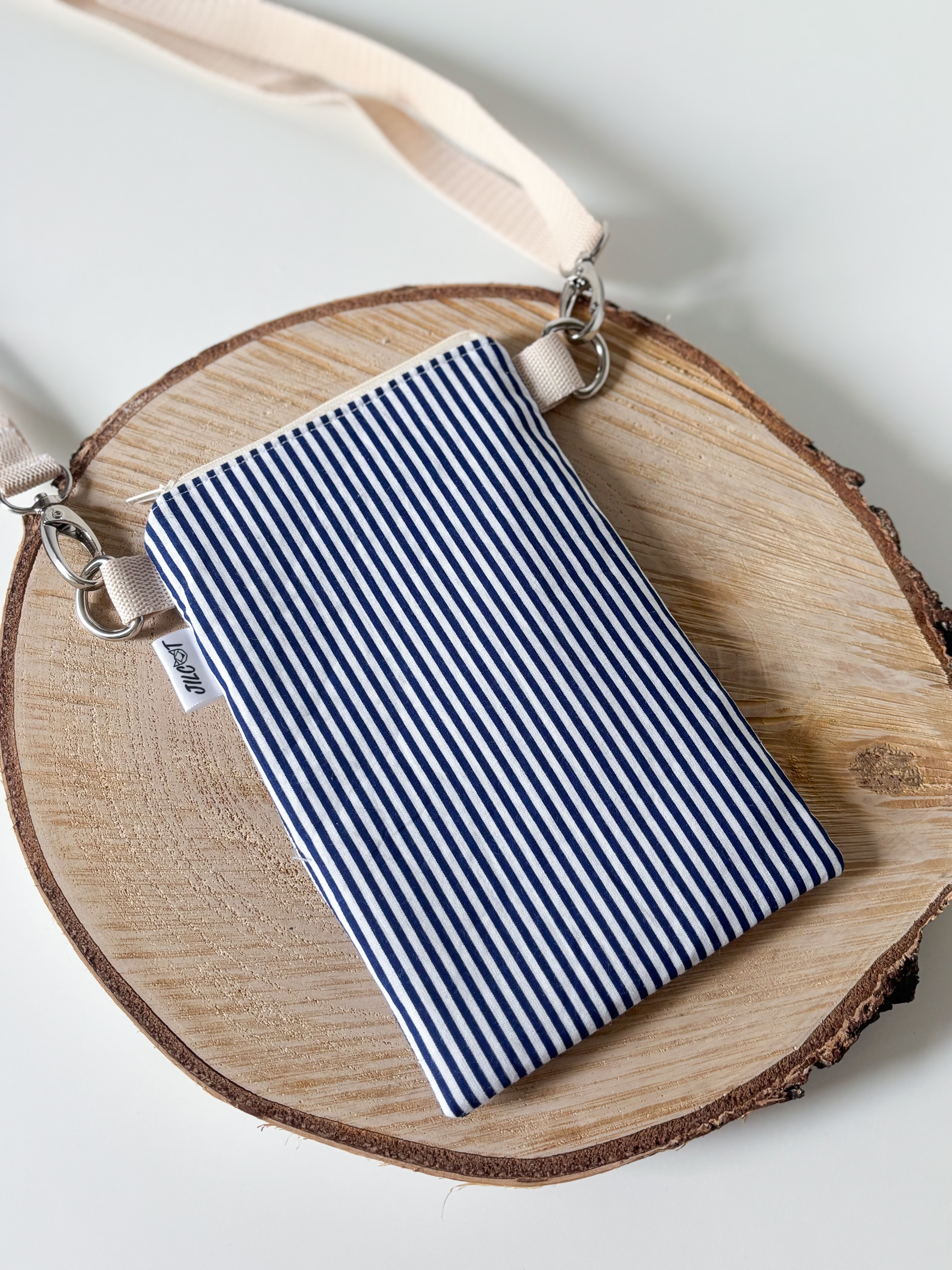 Crossbody na mobil (Drobné proužky)