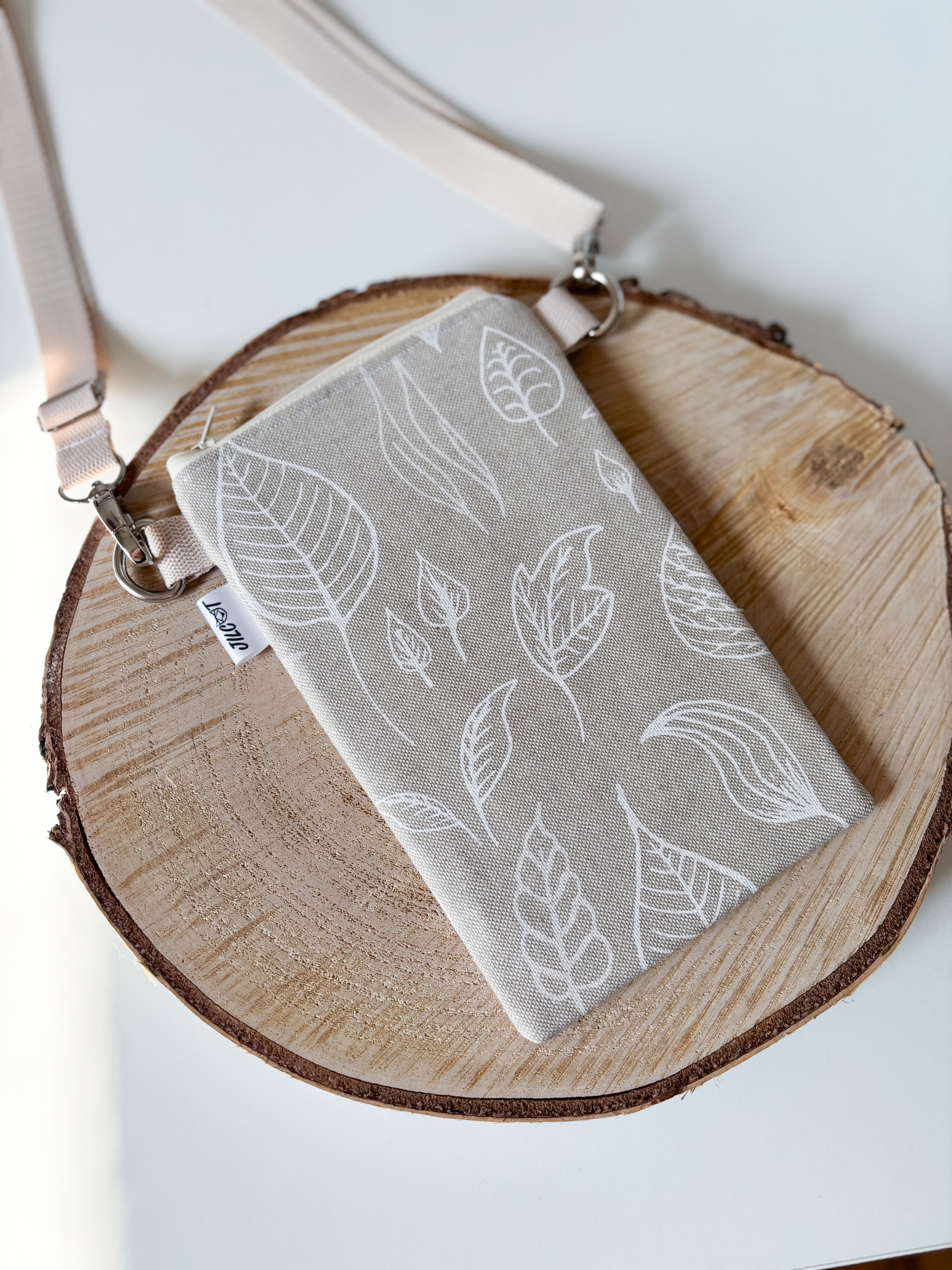 Crossbody na mobil (Bílé lístky na řezné)