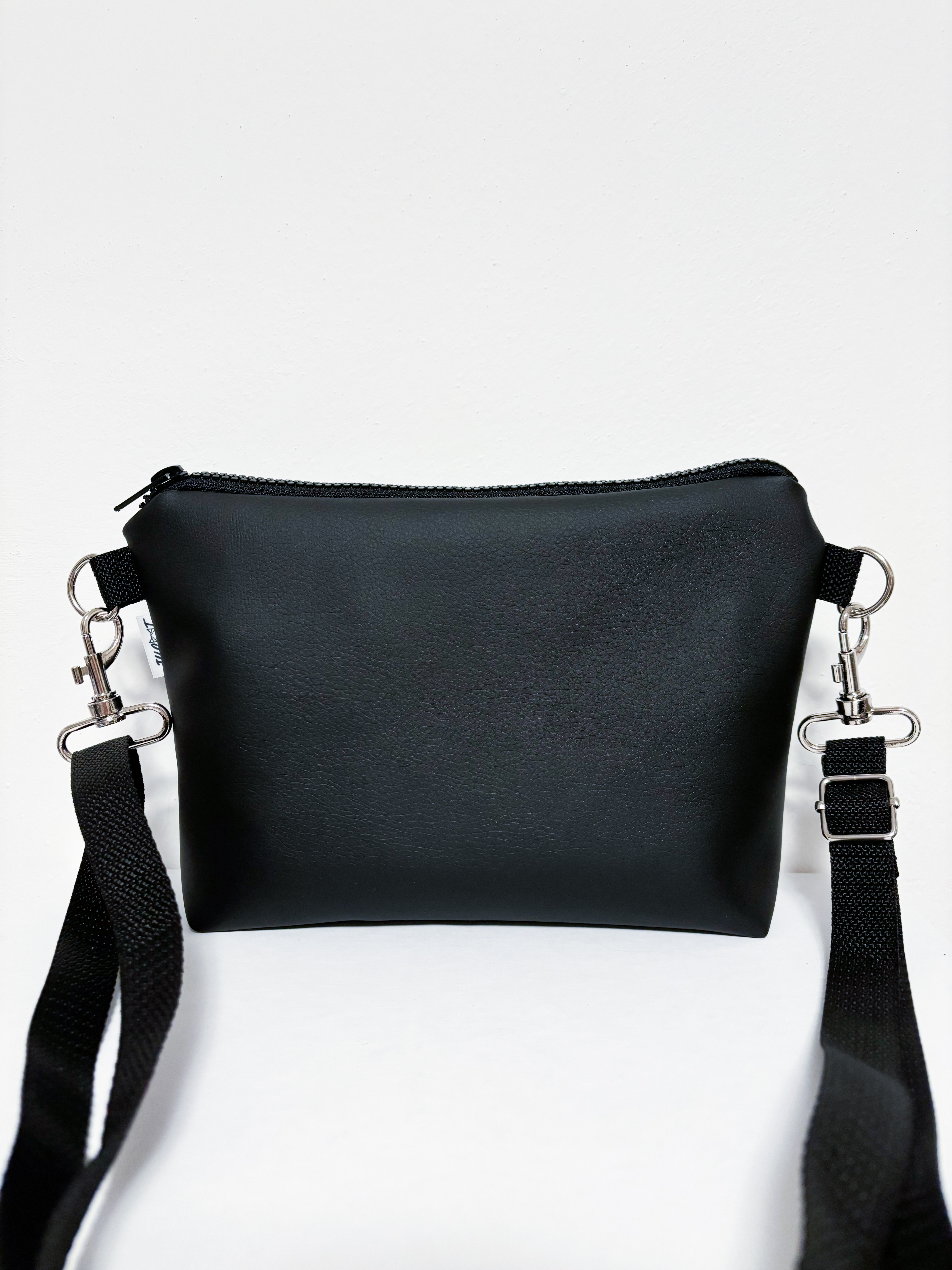 Crossbody Simplicity (Noir)