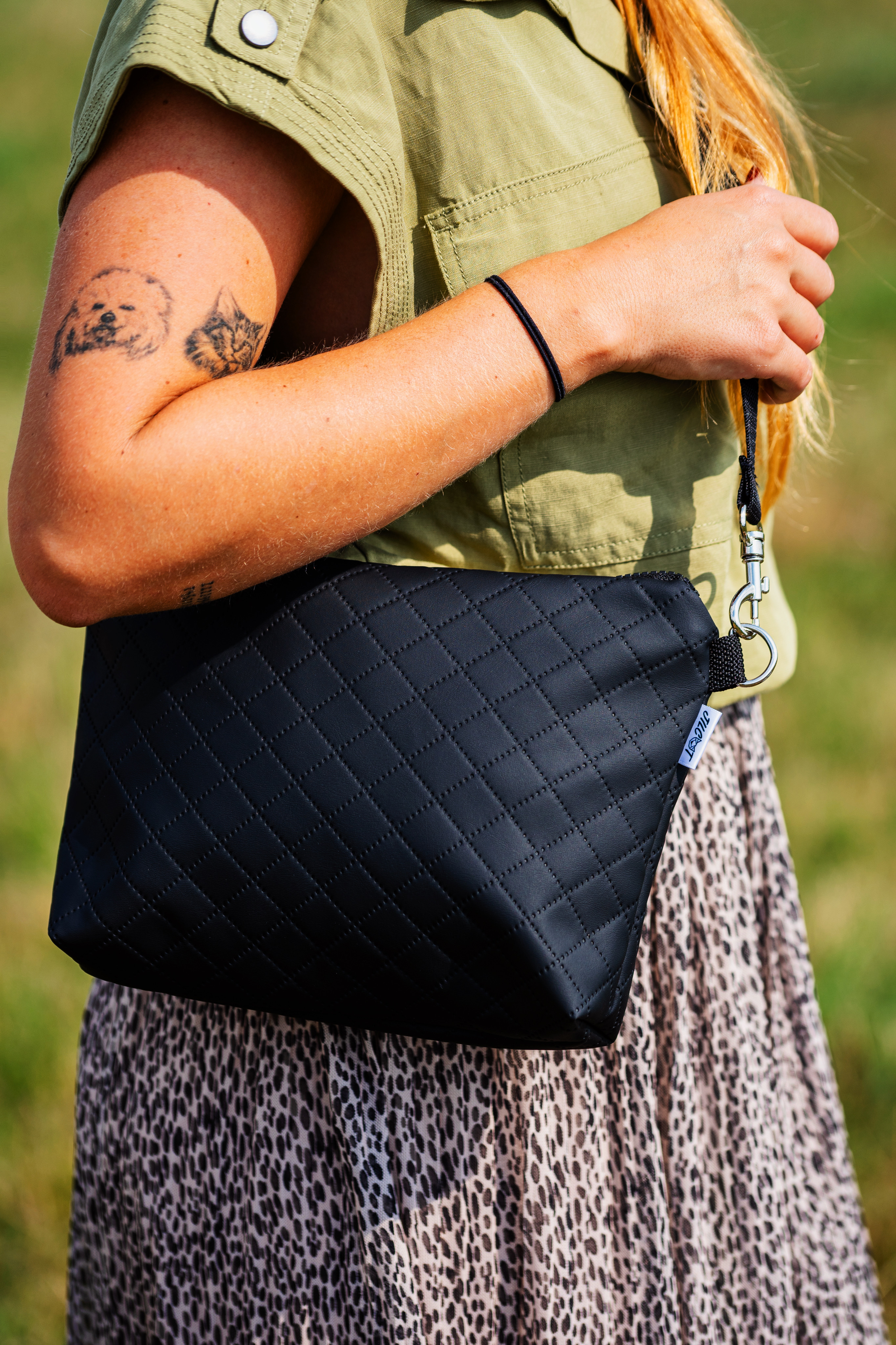 Crossbody Simplicity (Noir Luxe)