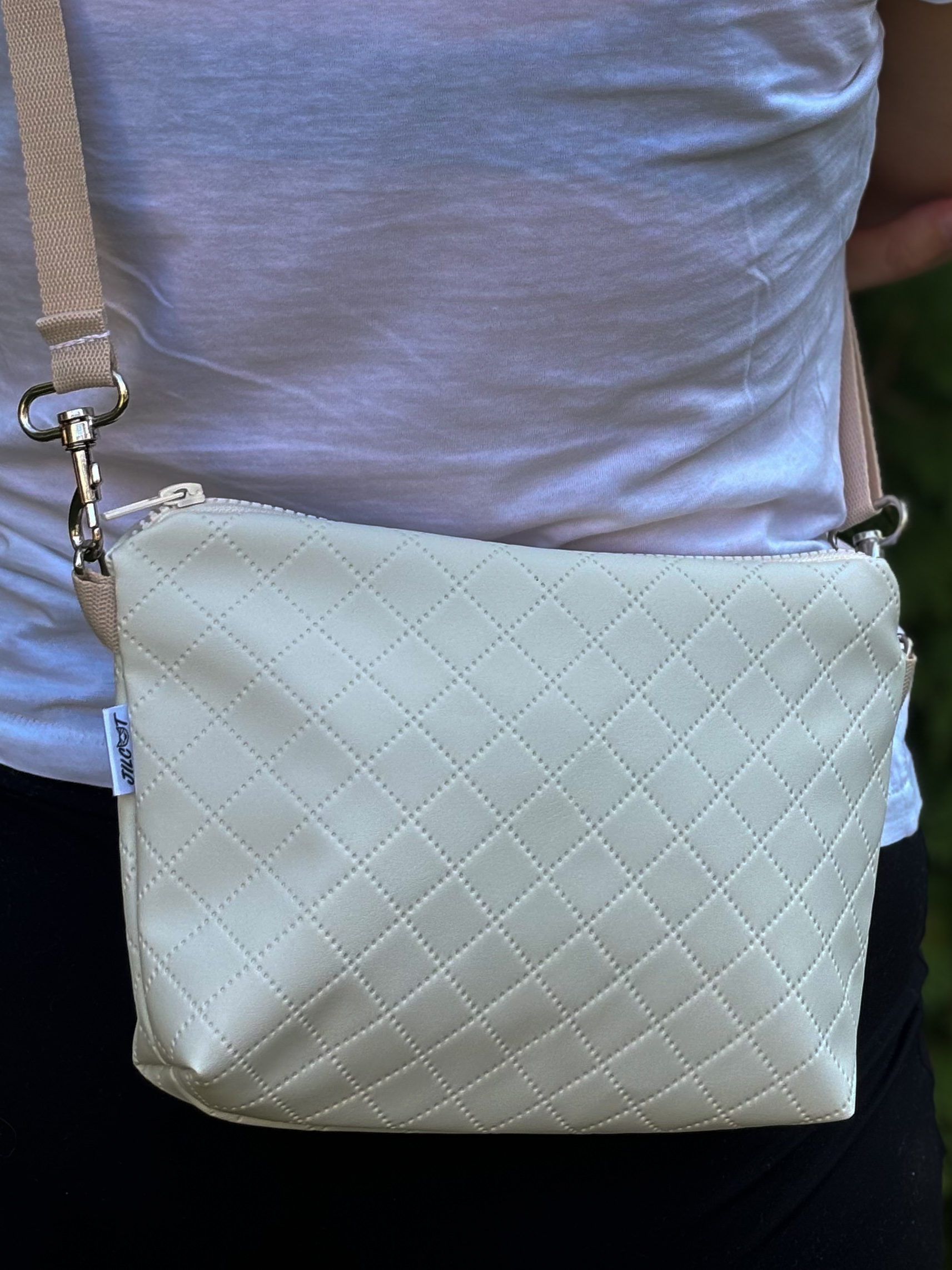 Crossbody Simplicity (Creamy Luxe)