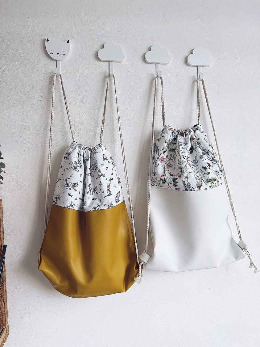 Jilcat sackpack (Rozkvetlá louka + bílá koženka)