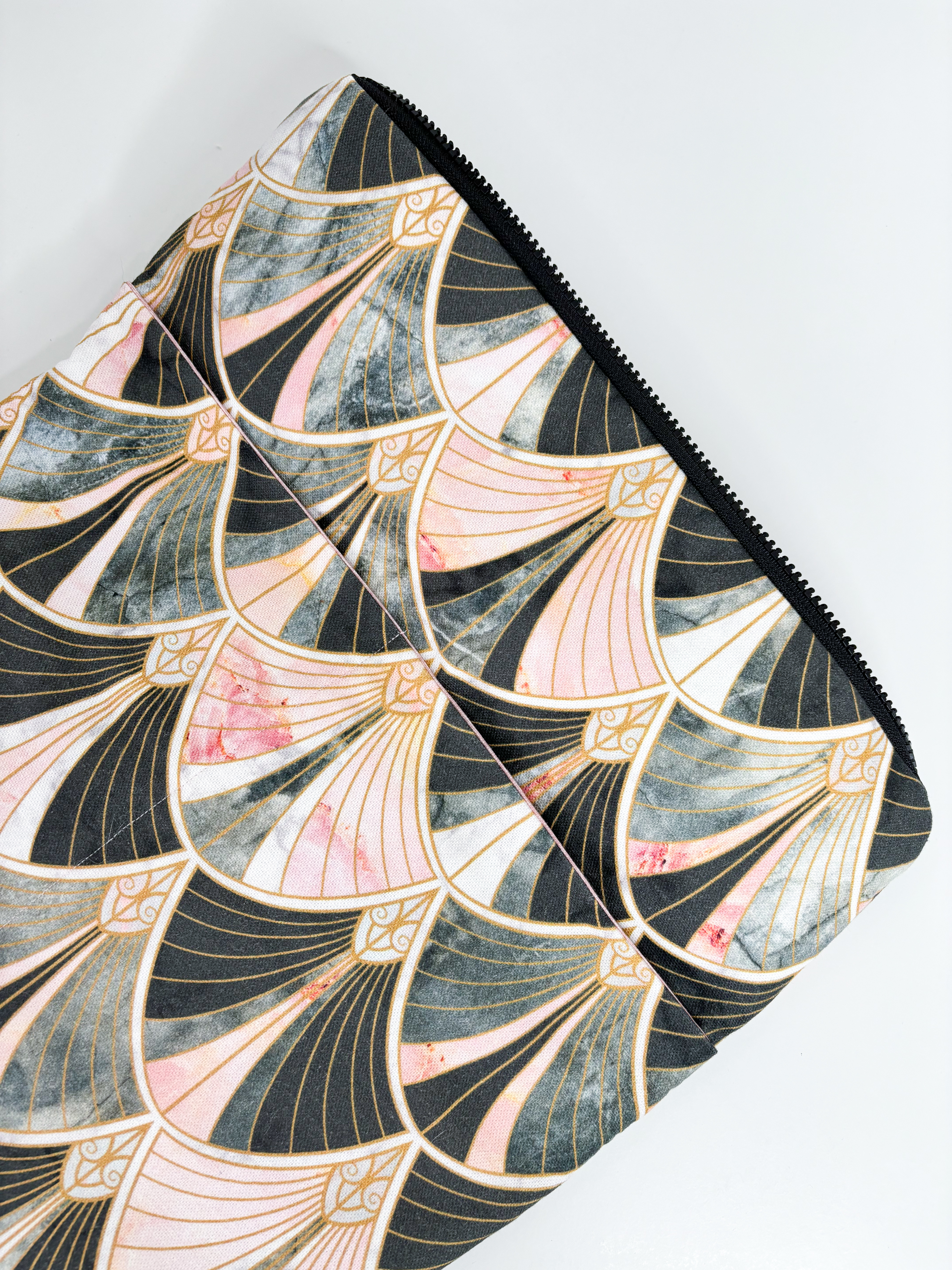 Jilcat rolovací batoh (Ornamenty + černá koženka)