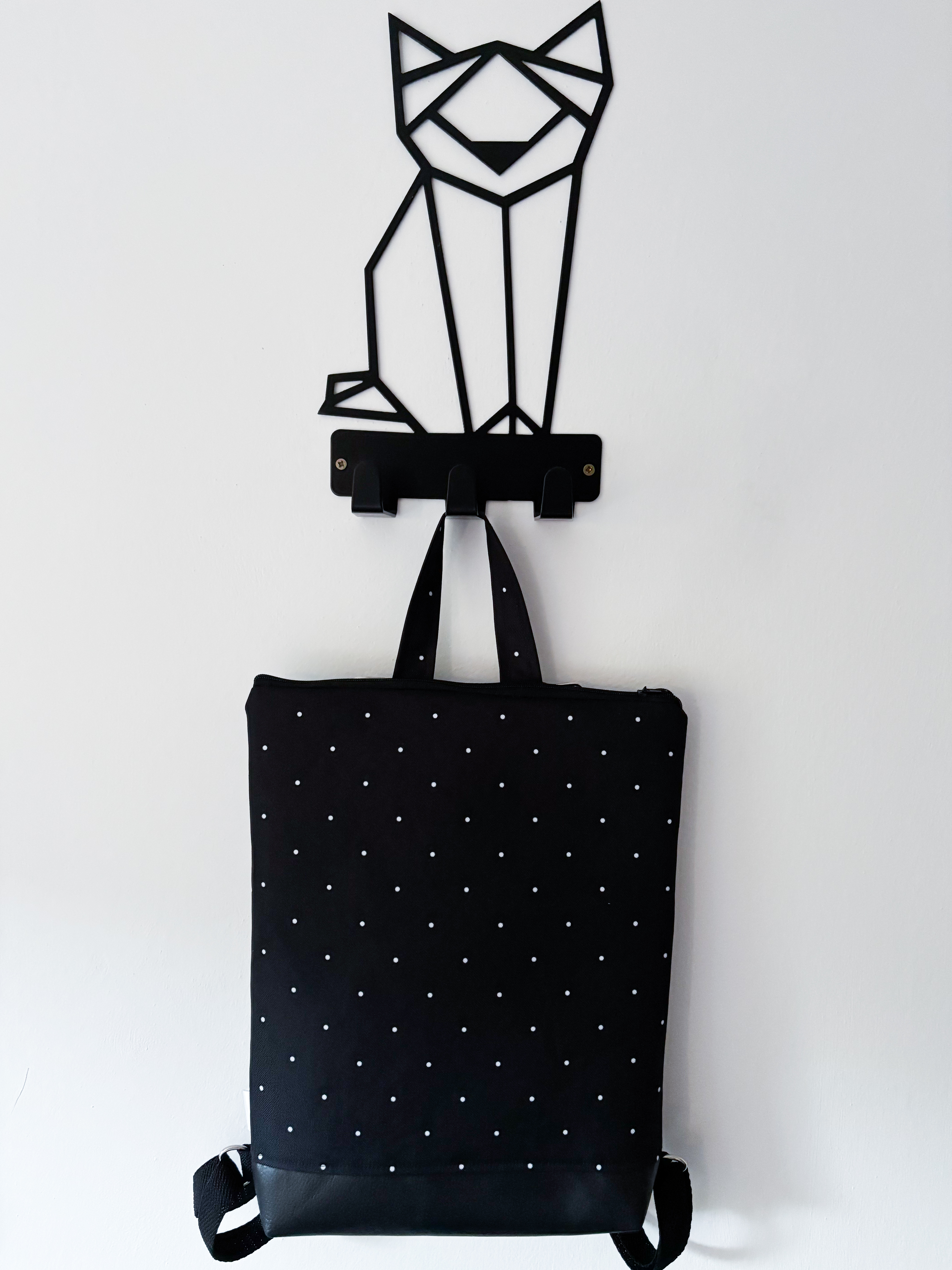 Jilcat batůžek (černé puntíky s černou koženkou)