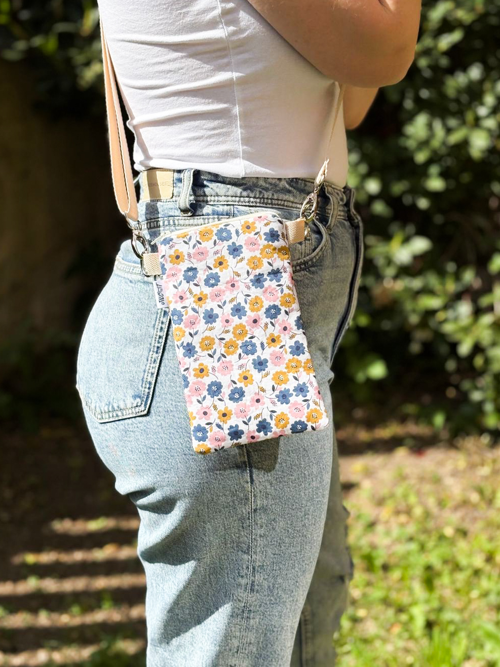 Crossbody na mobil (Barevné kvítí)