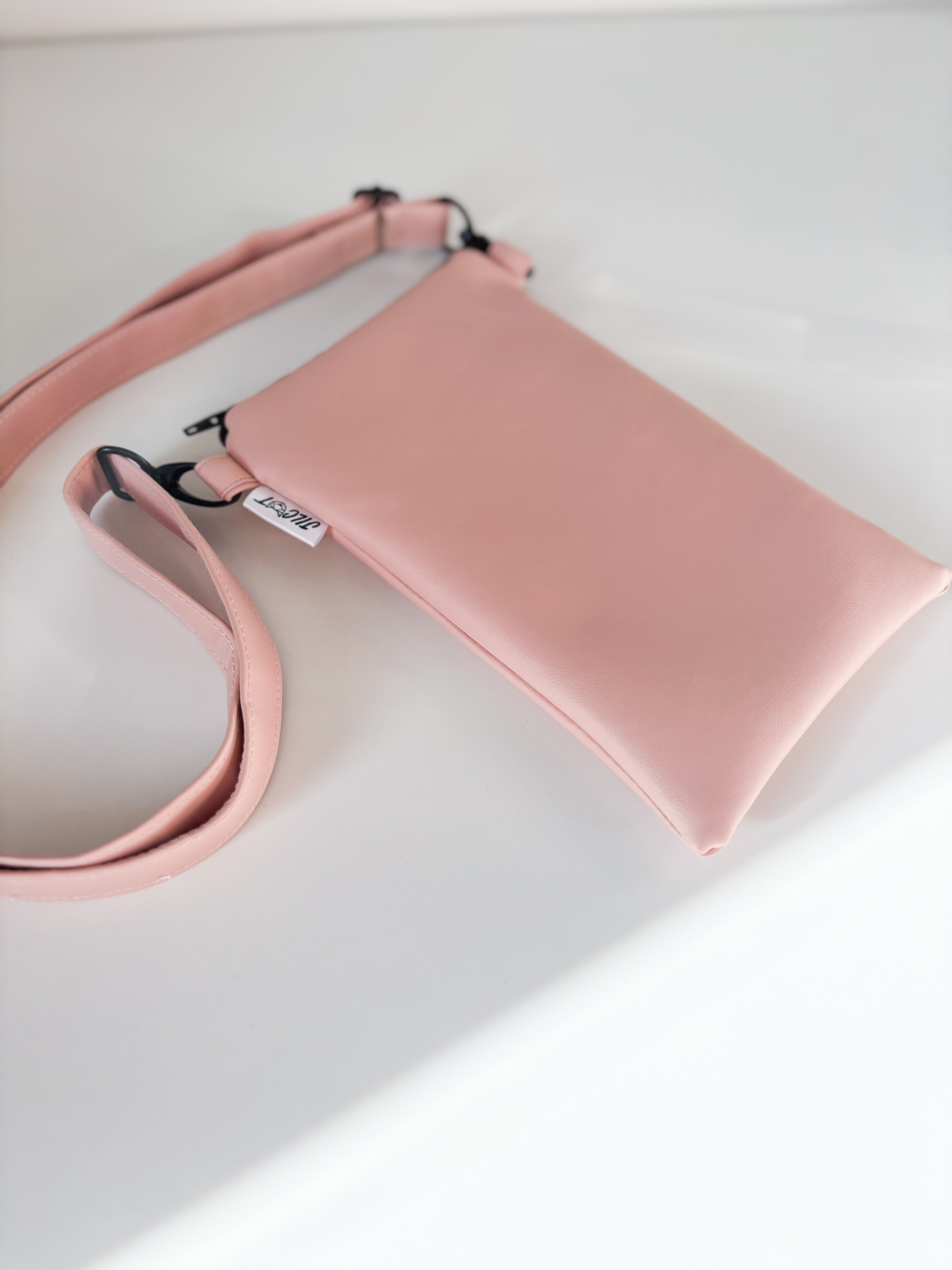 Crossbody na mobil (Růžová s koženkovým popruhem)