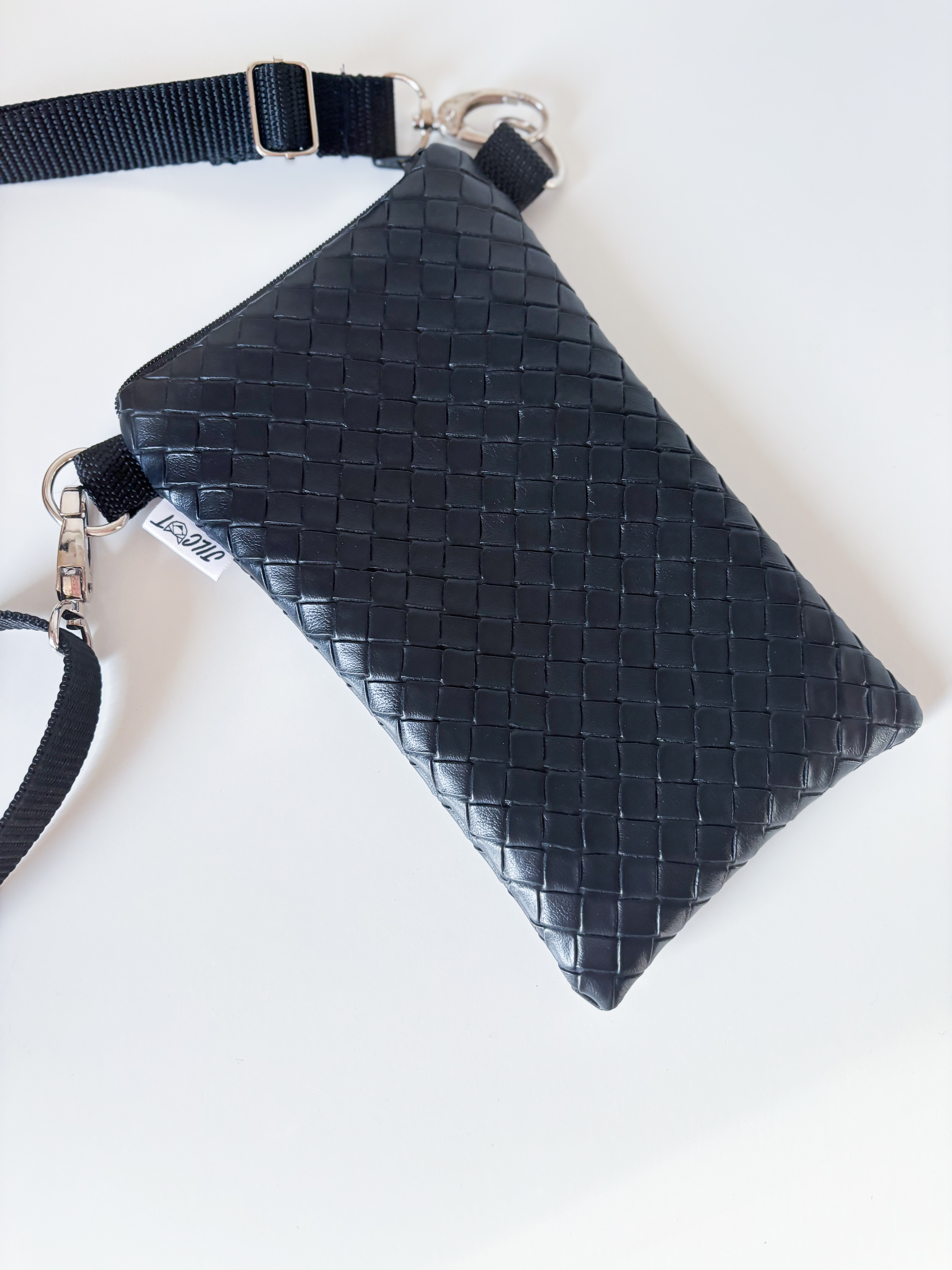 Crossbody na mobil (Zapletená)