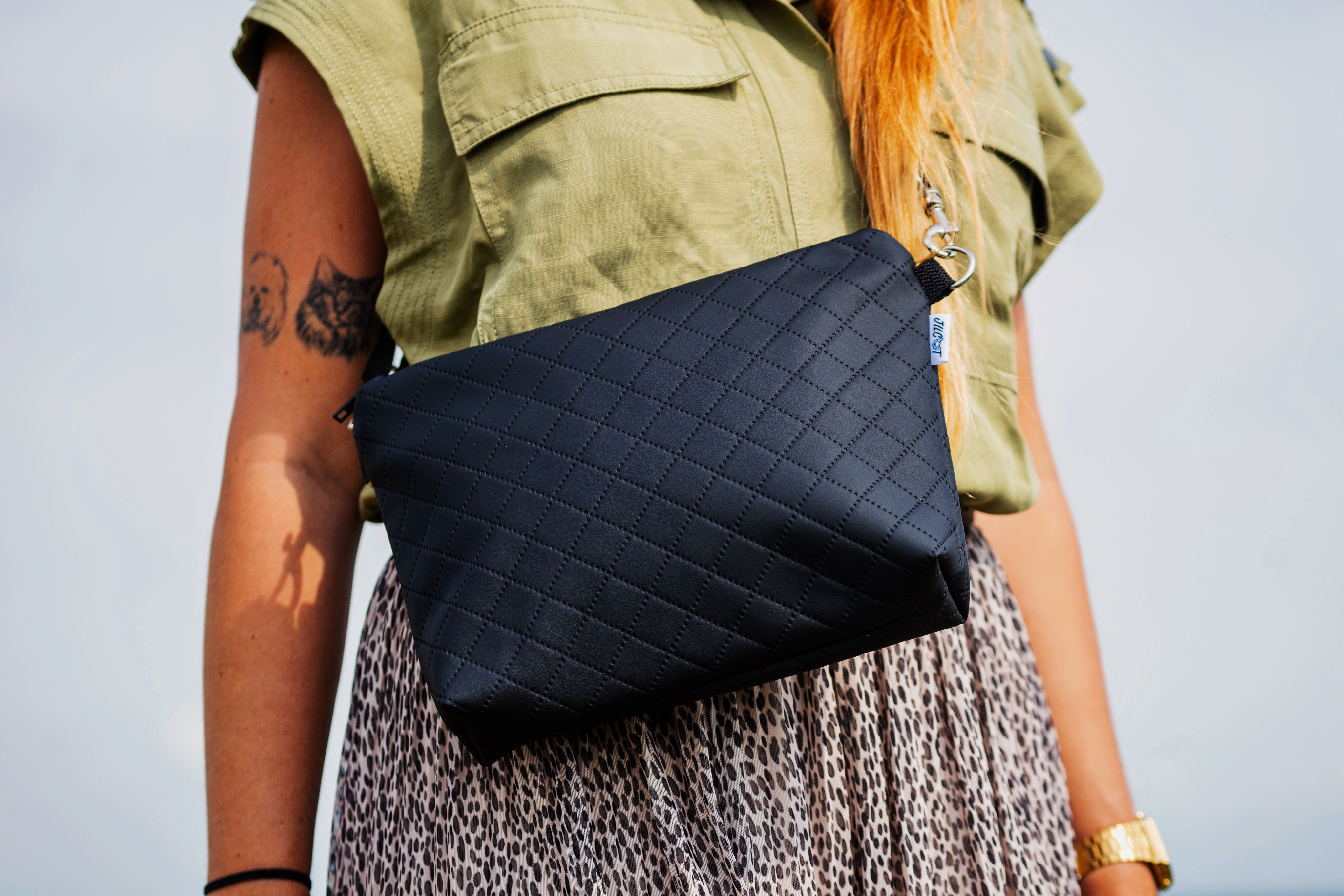 Crossbody Simplicity (Noir Luxe)