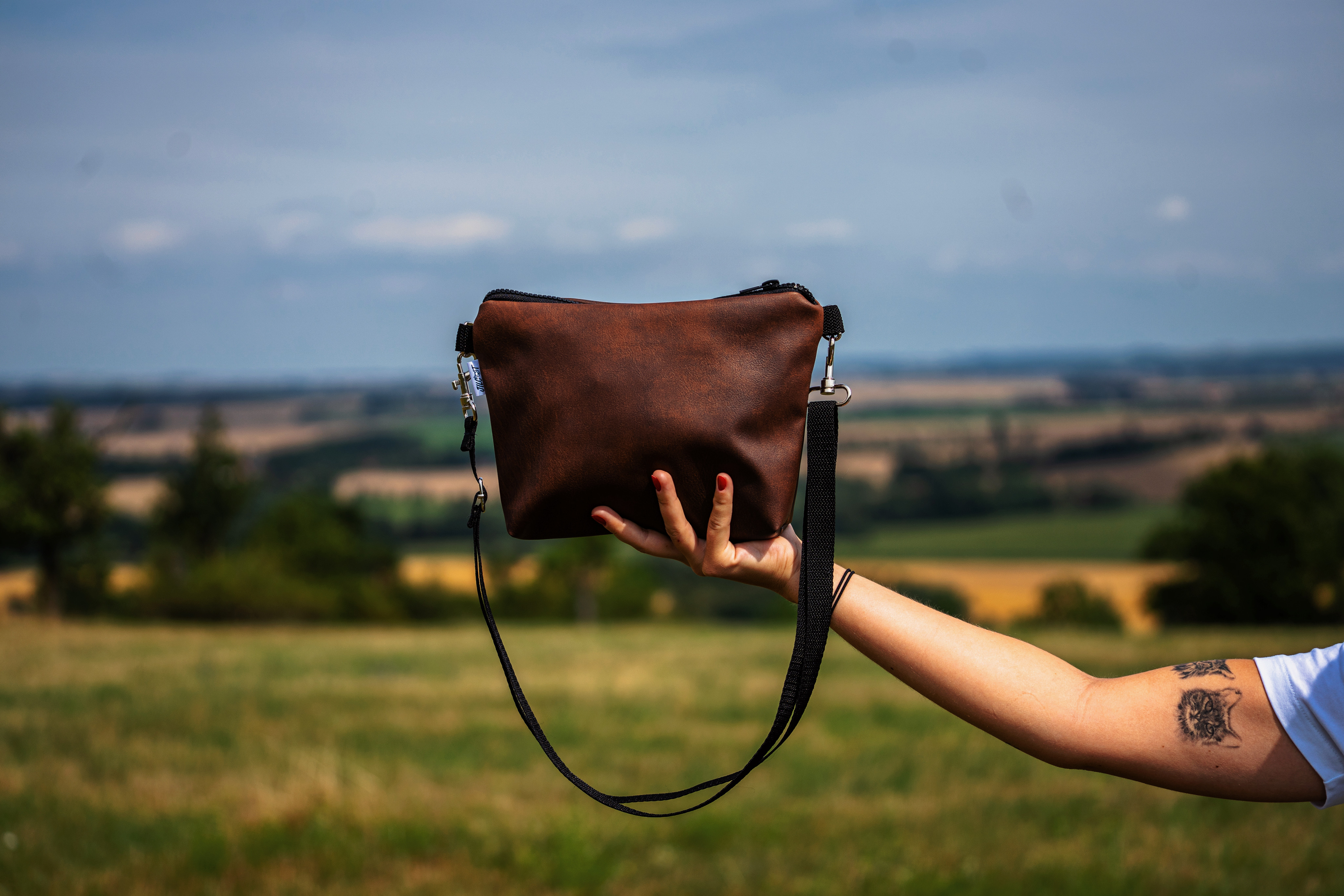 Crossbody Simplicity (Pískovanyý maskáč)