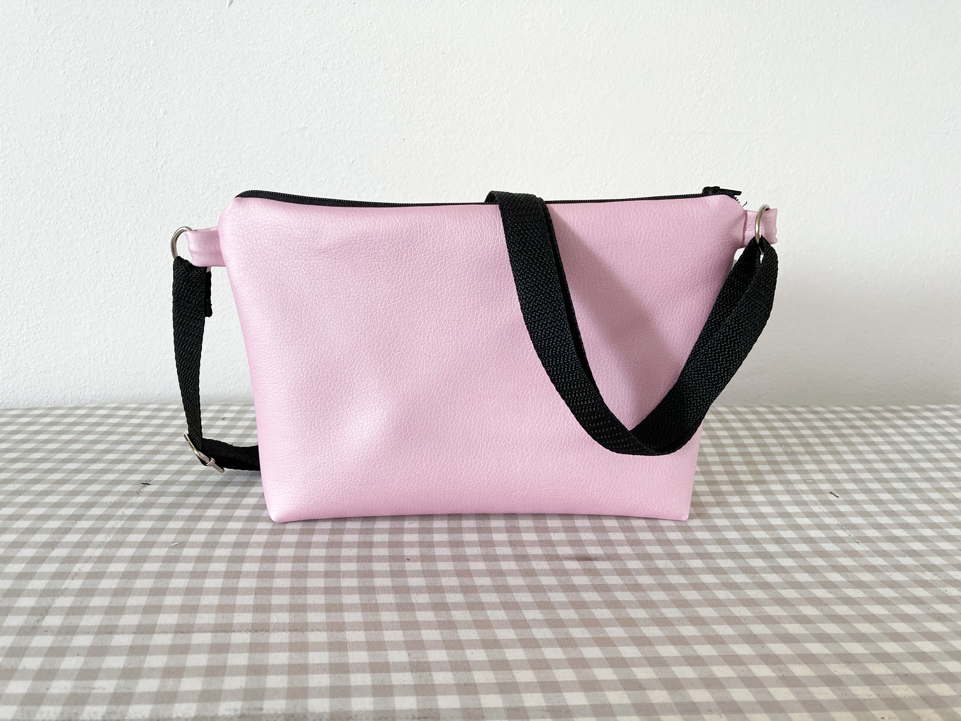 Crossbody Simplicity (Pastel Pink)