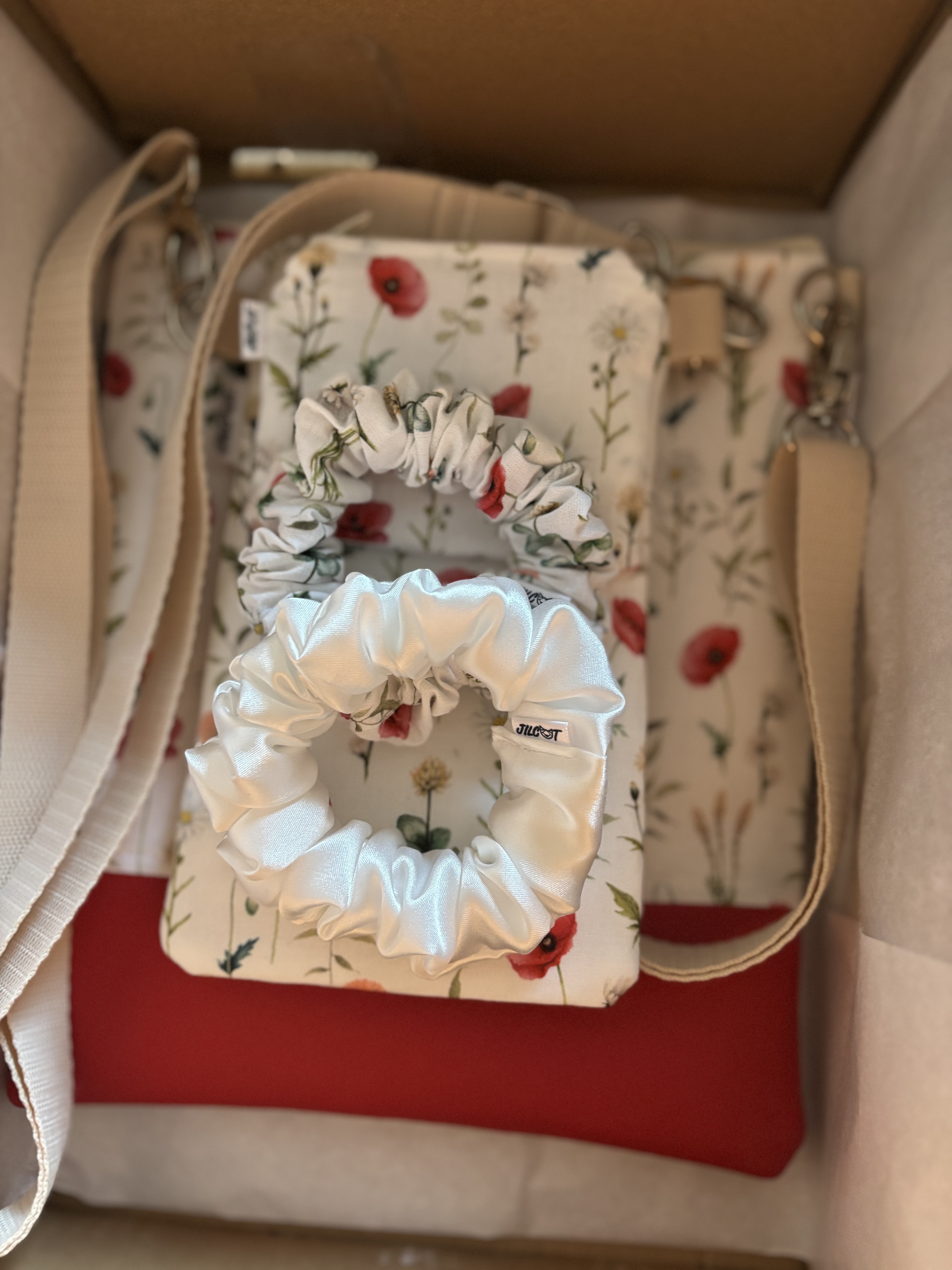 Jilcat crossbody (Vlčí máky + červená koženka)