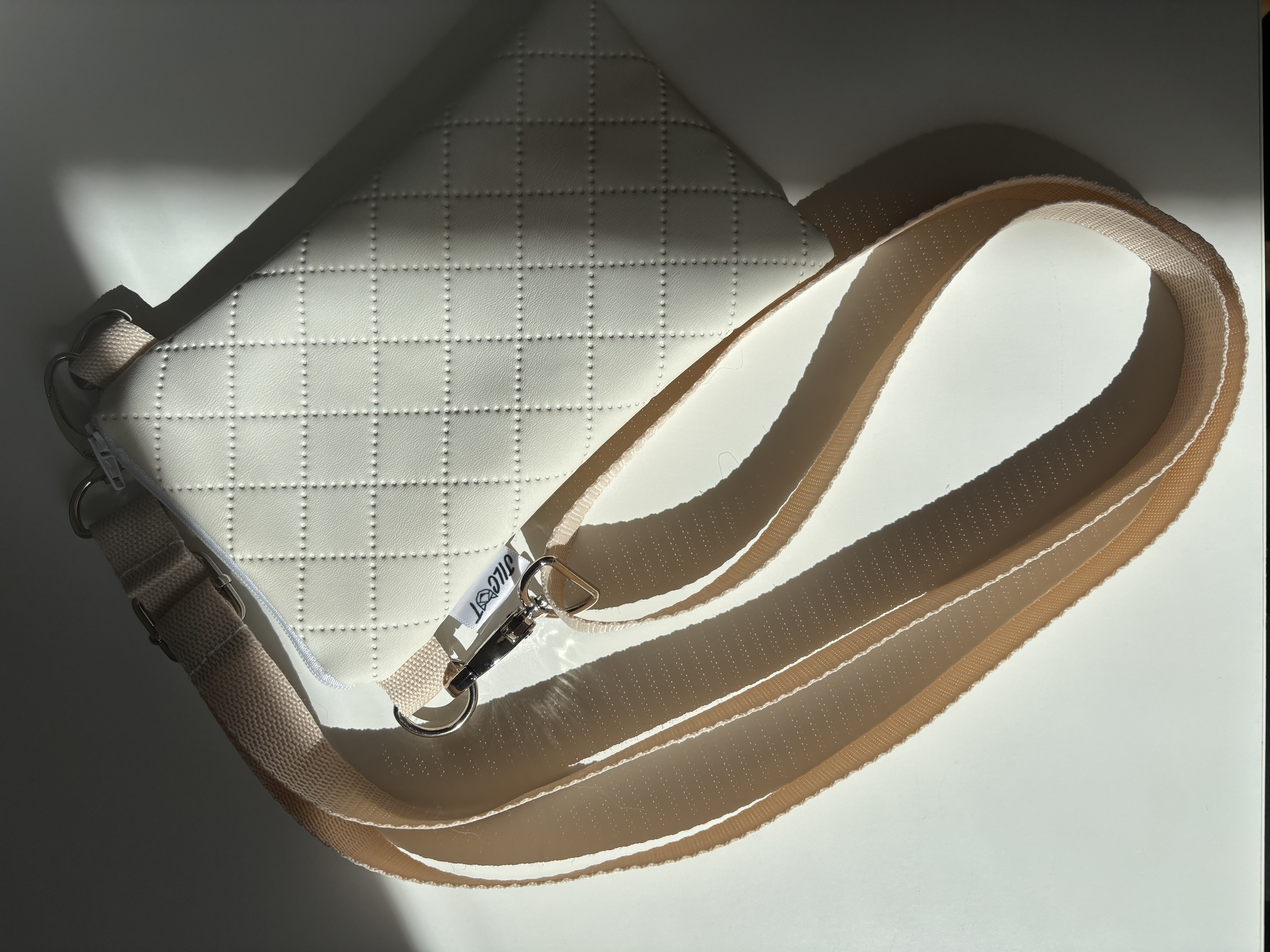 Jilcat crossbody na mobil (Beige Luxe)