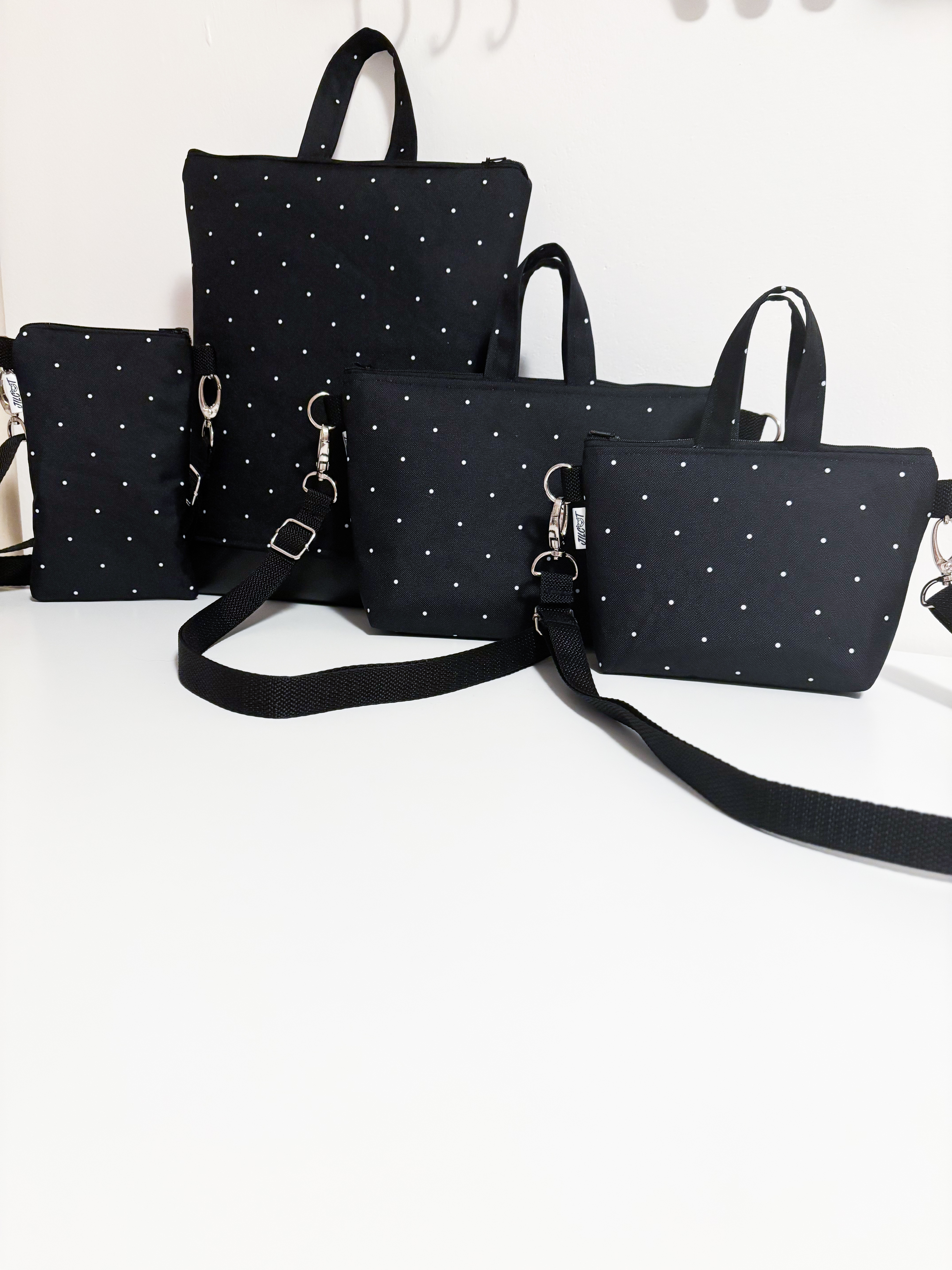 Jilcat batůžek (černé puntíky s černou koženkou)