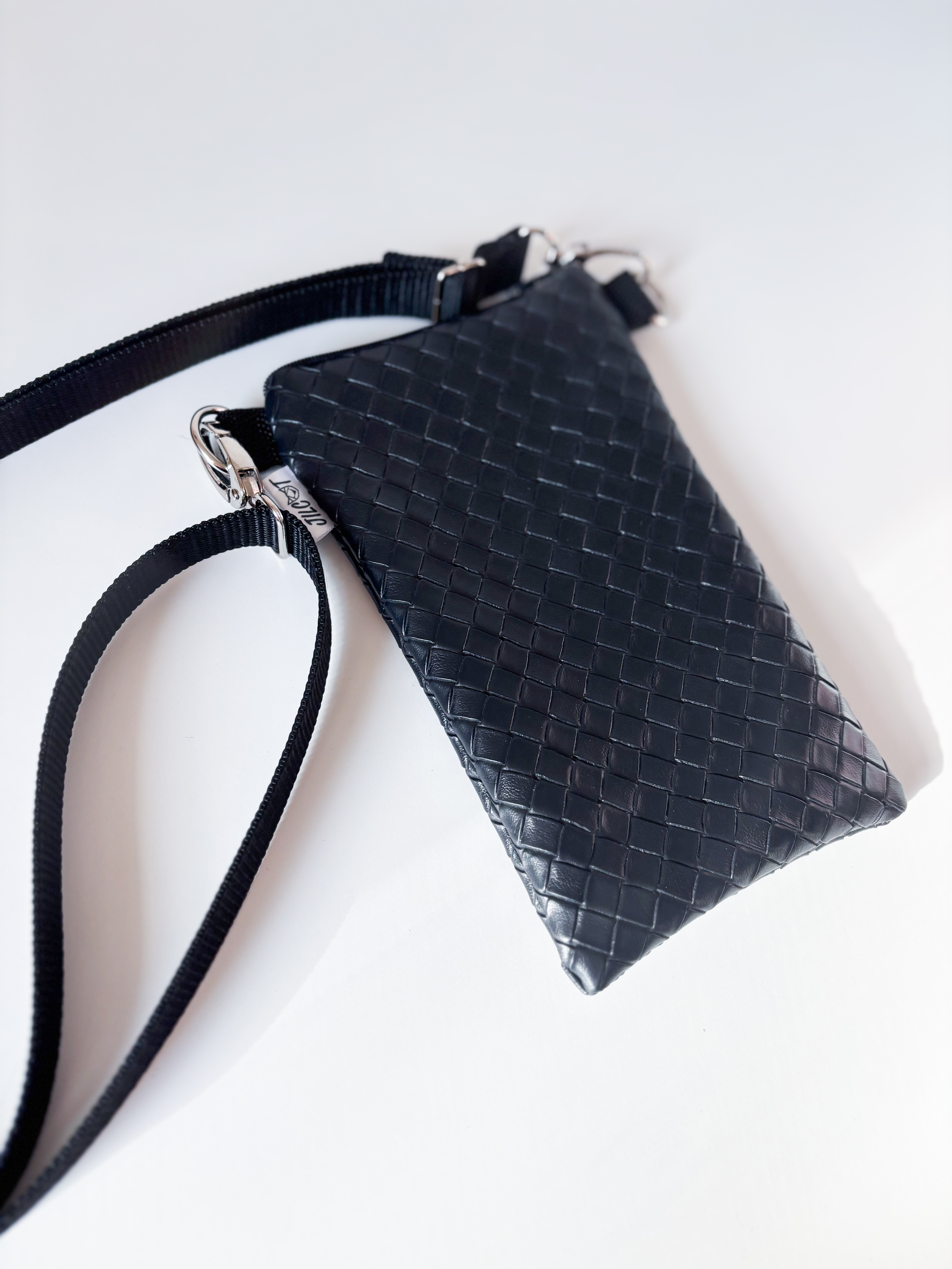 Crossbody na mobil (Zapletená)