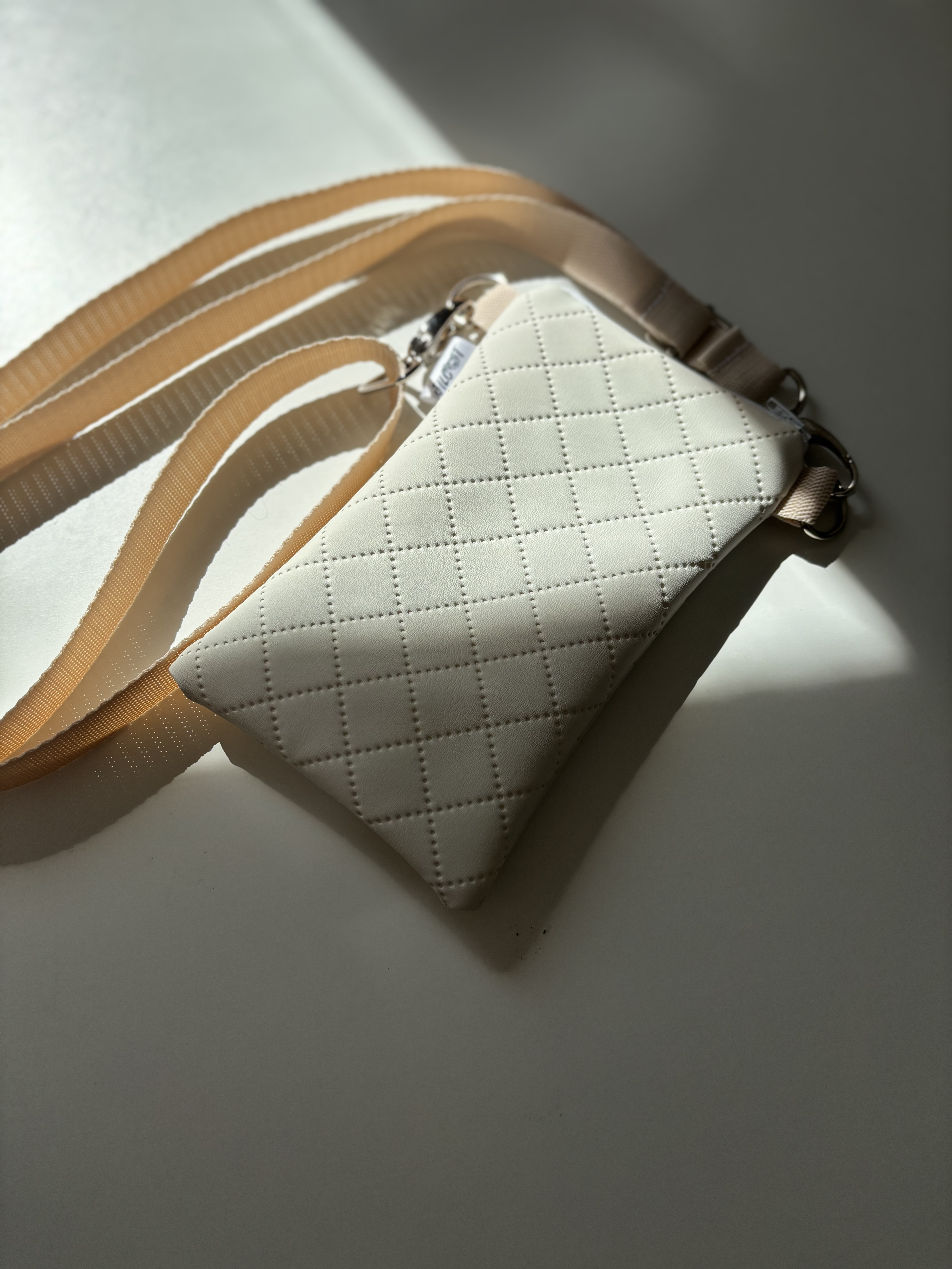 Jilcat crossbody na mobil (Beige Luxe)