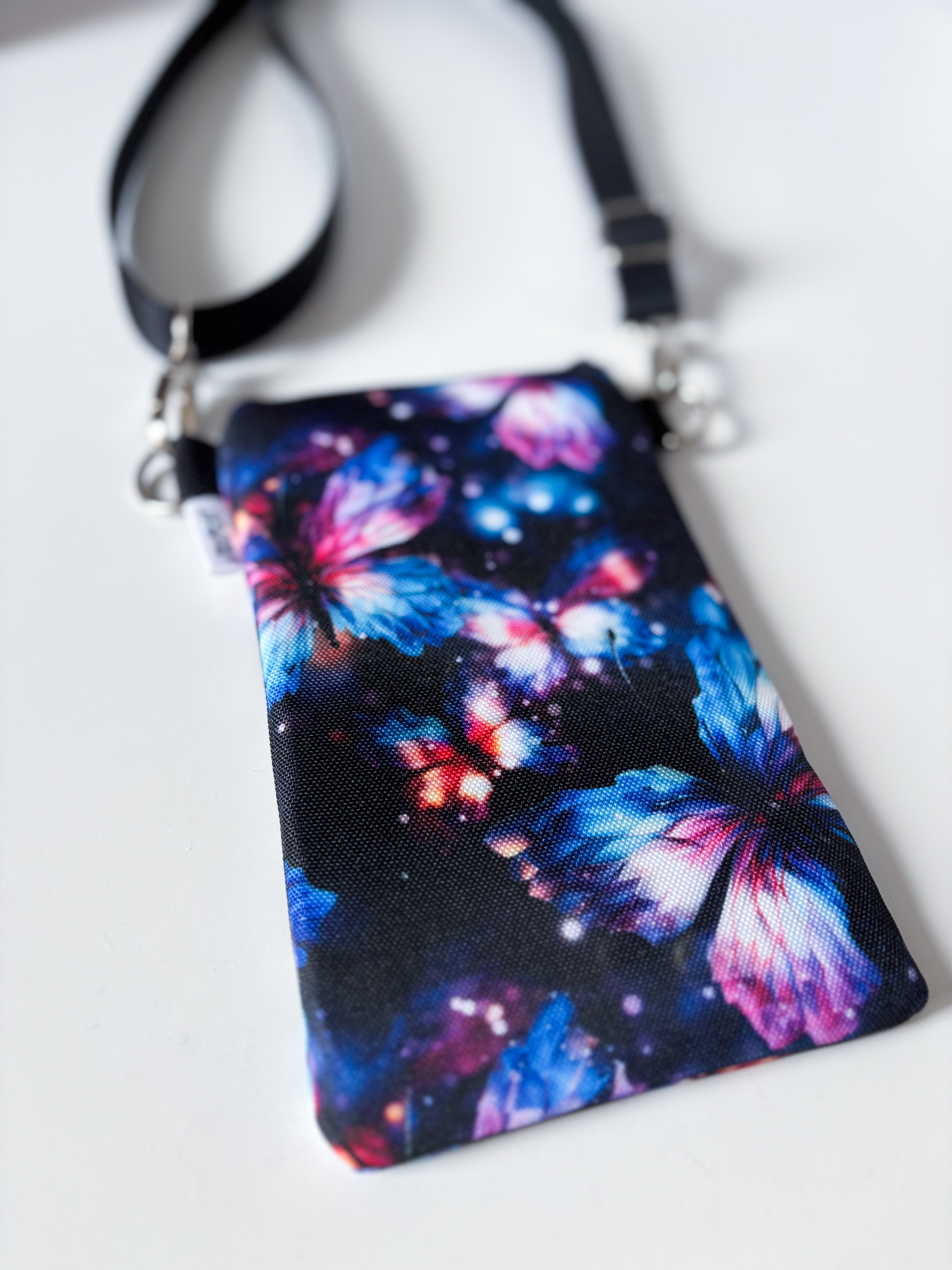 Crossbody na mobil (Motýlci)