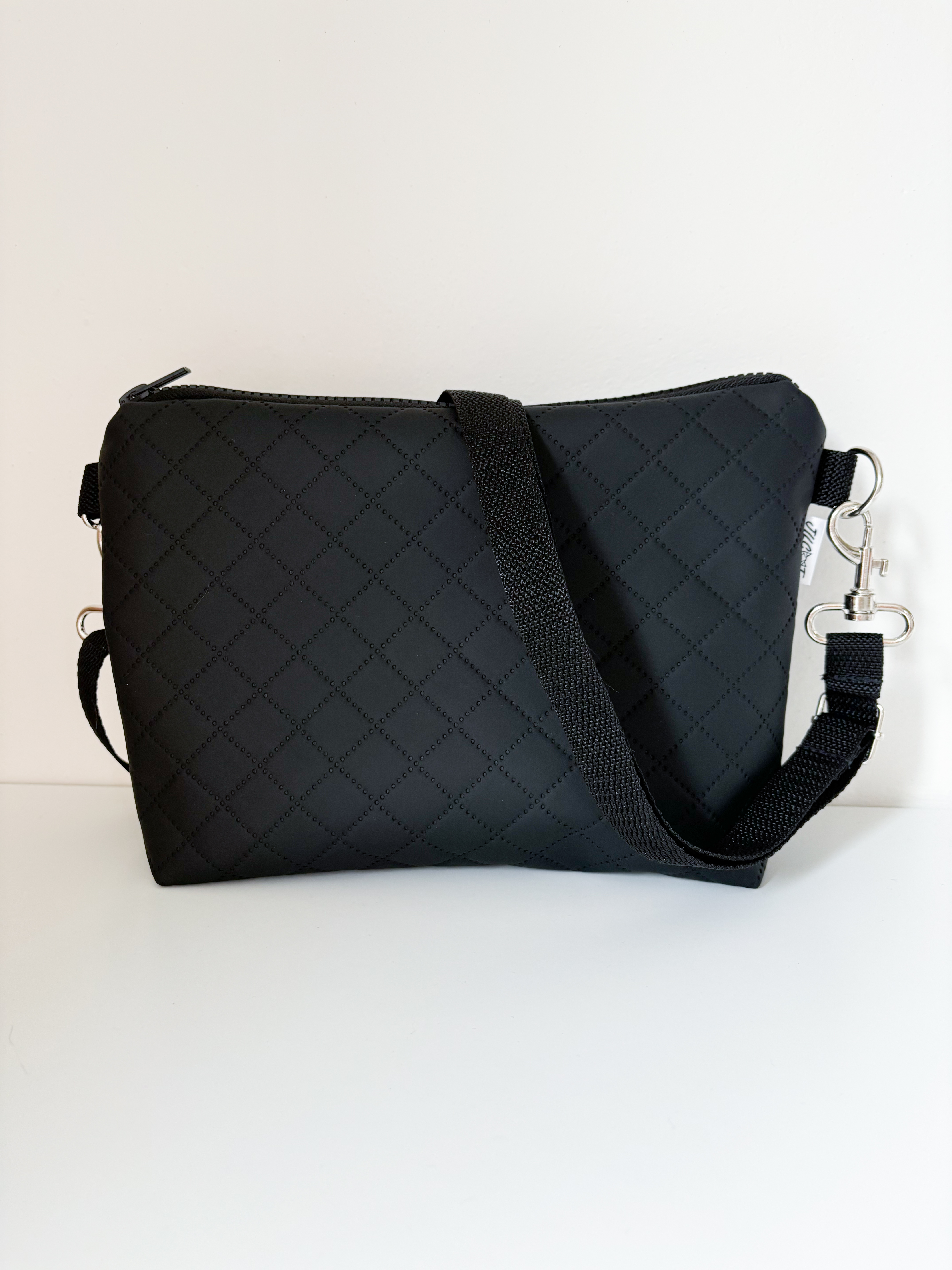 Crossbody Simplicity (Noir Luxe)