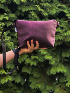 Crossbody Simplicity (Vínová)